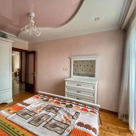 Apartment Dolphin Batumi Esterno foto