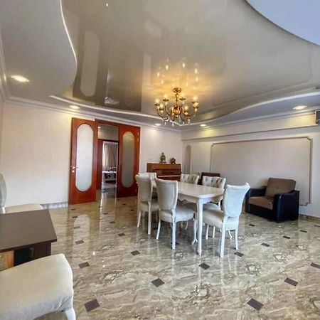 Apartment Dolphin Batumi Esterno foto