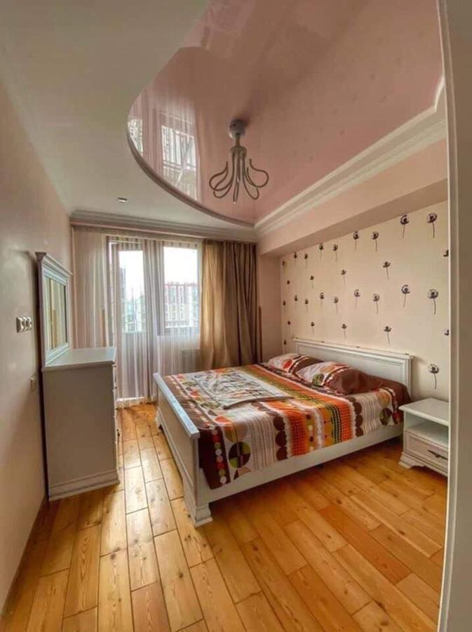 Apartment Dolphin Batumi Esterno foto