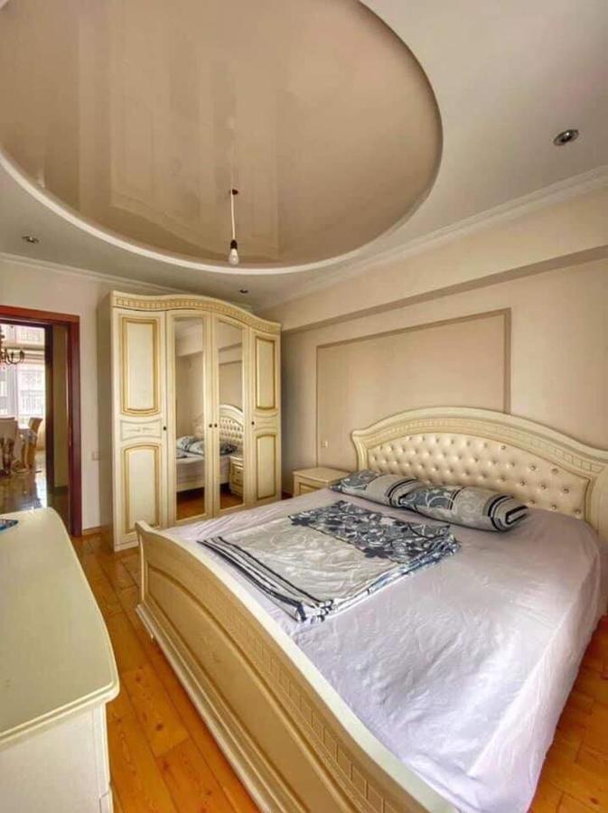 Apartment Dolphin Batumi Esterno foto