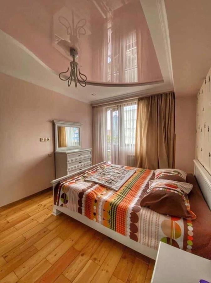 Apartment Dolphin Batumi Esterno foto