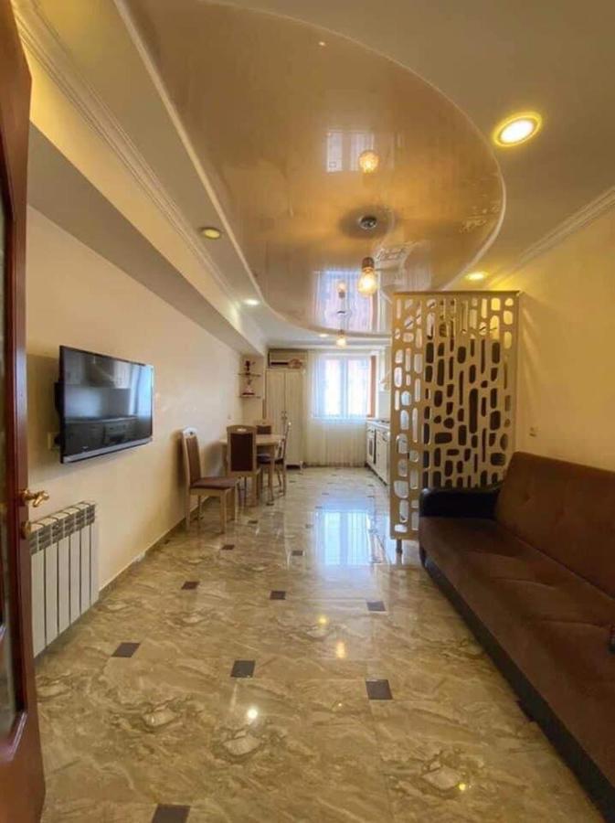 Apartment Dolphin Batumi Esterno foto