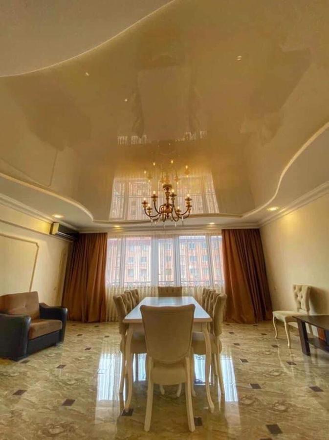 Apartment Dolphin Batumi Esterno foto
