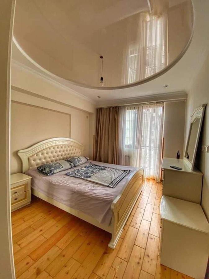 Apartment Dolphin Batumi Esterno foto