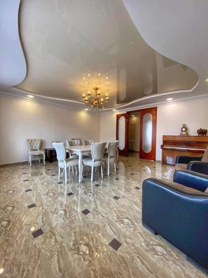Apartment Dolphin Batumi Esterno foto