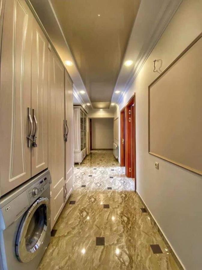 Apartment Dolphin Batumi Esterno foto