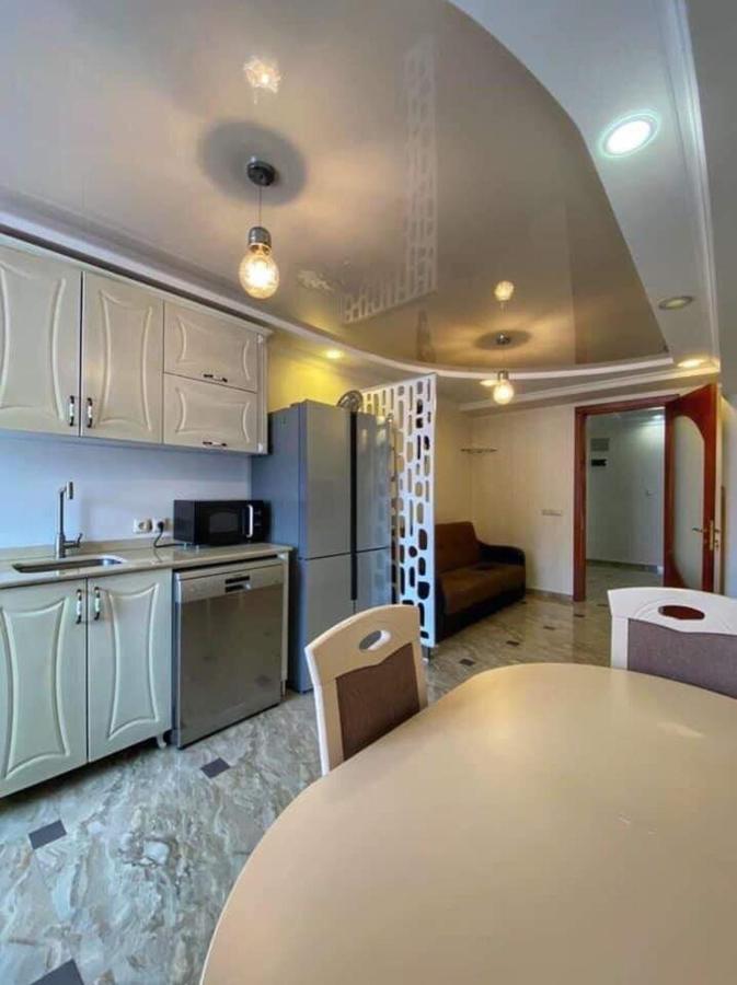 Apartment Dolphin Batumi Esterno foto