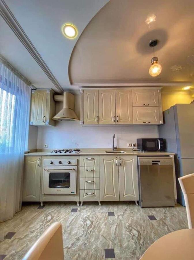 Apartment Dolphin Batumi Esterno foto