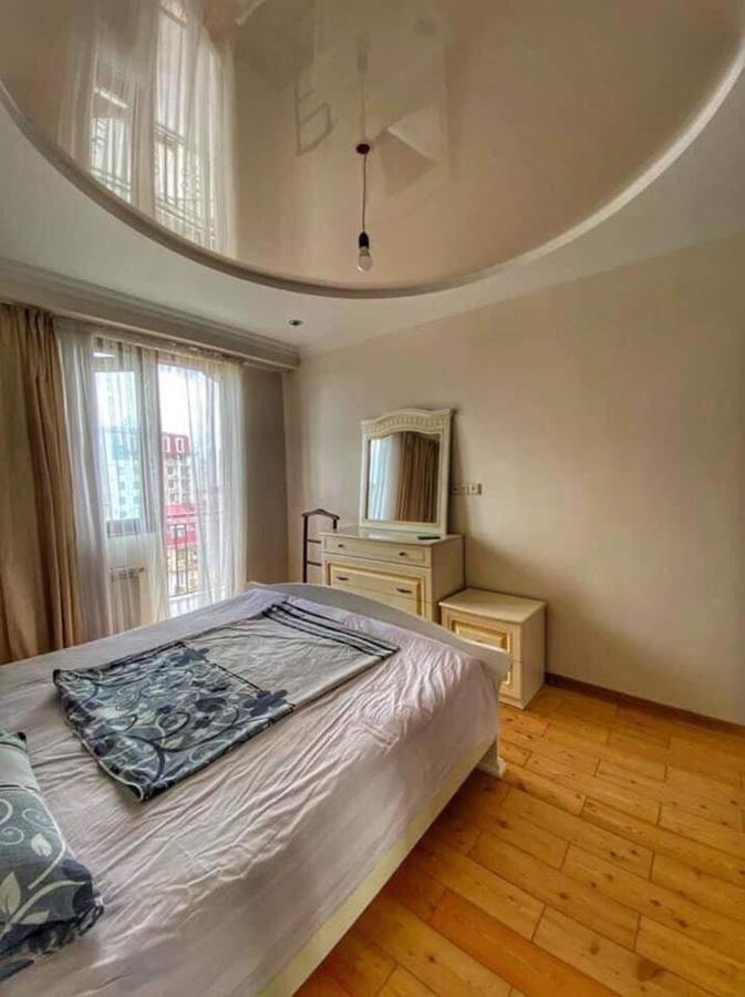 Apartment Dolphin Batumi Esterno foto