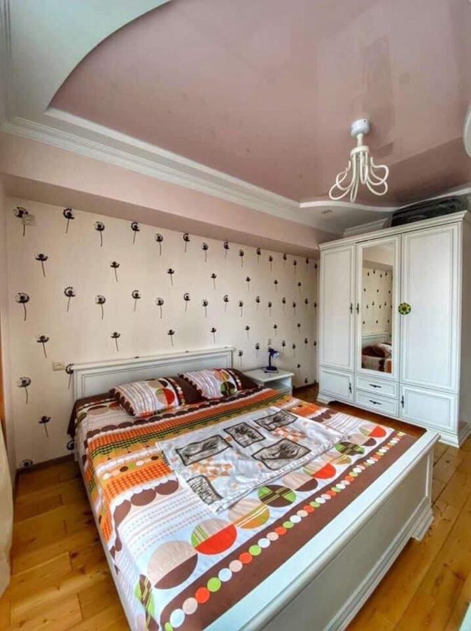 Apartment Dolphin Batumi Esterno foto
